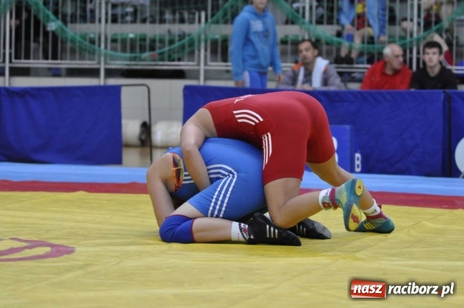 Zdjęcie w galerii na portalu naszraciborz.pl: Akademicy walczą na matach w Arenie Rafako wiadomości z regionu