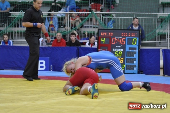 Zdjęcie w galerii na portalu naszraciborz.pl: Akademicy walczą na matach w Arenie Rafako wiadomości z regionu