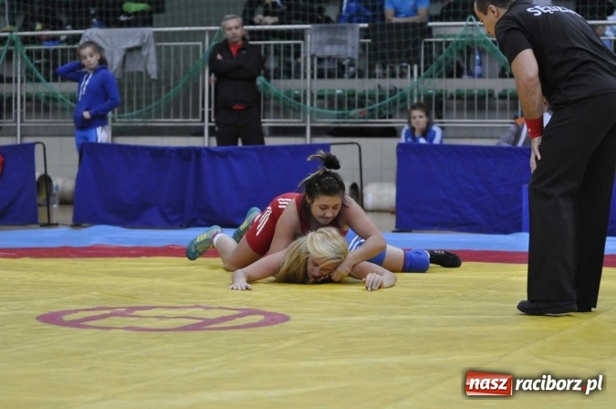 Zdjęcie w galerii na portalu naszraciborz.pl: Akademicy walczą na matach w Arenie Rafako wiadomości z regionu