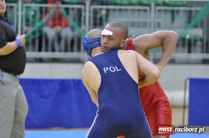 Zdjęcie w galerii na portalu naszraciborz.pl: Akademicy walczą na matach w Arenie Rafako wiadomości z regionu