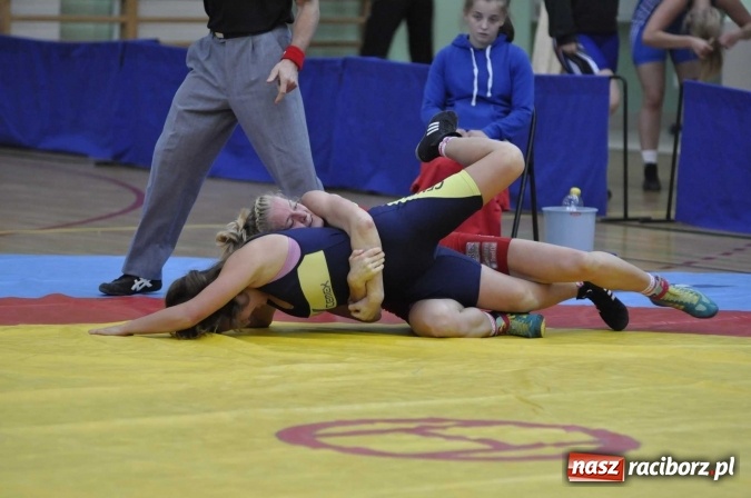 Zdjęcie w galerii na portalu naszraciborz.pl: Akademicy walczą na matach w Arenie Rafako wiadomości z regionu