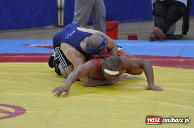 Zdjęcie w galerii na portalu naszraciborz.pl: Akademicy walczą na matach w Arenie Rafako wiadomości z regionu