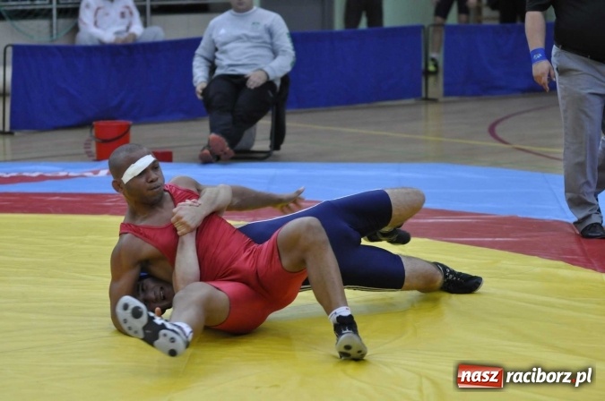 Zdjęcie w galerii na portalu naszraciborz.pl: Akademicy walczą na matach w Arenie Rafako wiadomości z regionu
