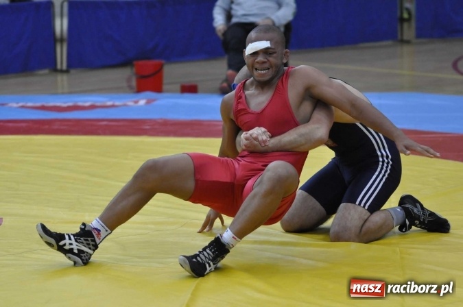 Zdjęcie w galerii na portalu naszraciborz.pl: Akademicy walczą na matach w Arenie Rafako wiadomości z regionu