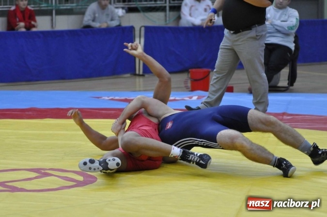 Zdjęcie w galerii na portalu naszraciborz.pl: Akademicy walczą na matach w Arenie Rafako wiadomości z regionu