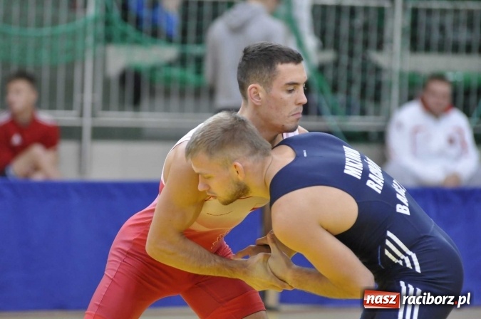 Zdjęcie w galerii na portalu naszraciborz.pl: Akademicy walczą na matach w Arenie Rafako wiadomości z regionu