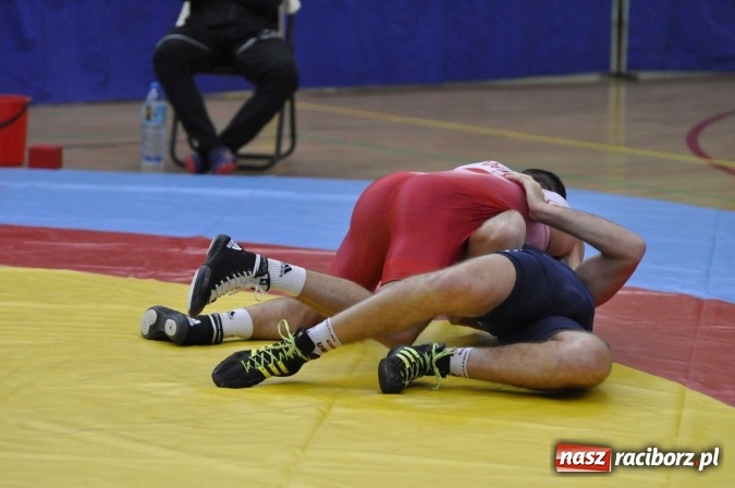 Zdjęcie w galerii na portalu naszraciborz.pl: Akademicy walczą na matach w Arenie Rafako wiadomości z regionu