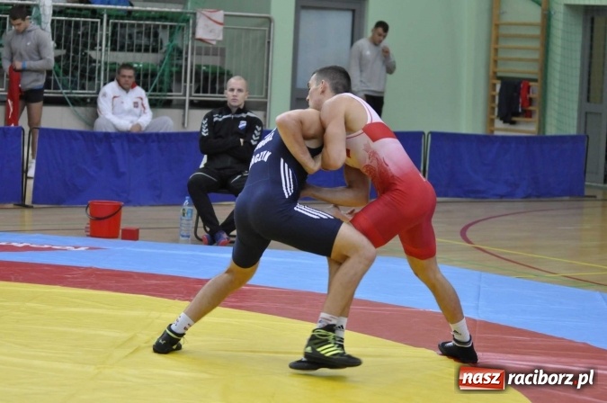 Zdjęcie w galerii na portalu naszraciborz.pl: Akademicy walczą na matach w Arenie Rafako wiadomości z regionu