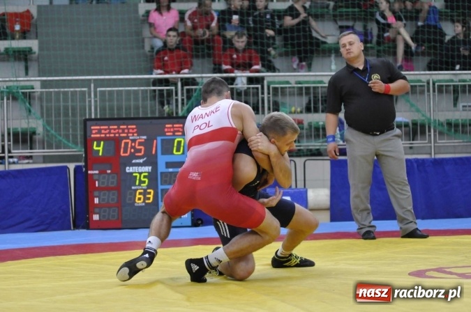 Zdjęcie w galerii na portalu naszraciborz.pl: Akademicy walczą na matach w Arenie Rafako wiadomości z regionu