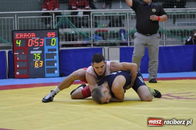 Zdjęcie w galerii na portalu naszraciborz.pl: Akademicy walczą na matach w Arenie Rafako wiadomości z regionu