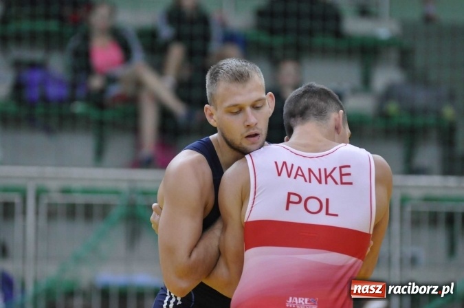 Zdjęcie w galerii na portalu naszraciborz.pl: Akademicy walczą na matach w Arenie Rafako wiadomości z regionu