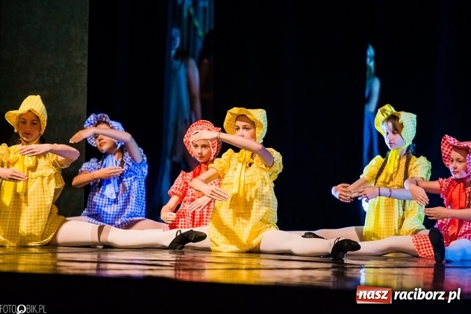 Zdjęcie w galerii na portalu naszraciborz.pl: Wielka taneczna uczta z zespołem SKAZA wiadomości z regionu