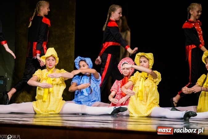 Zdjęcie w galerii na portalu naszraciborz.pl: Wielka taneczna uczta z zespołem SKAZA wiadomości z regionu