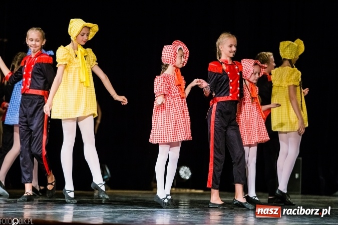 Zdjęcie w galerii na portalu naszraciborz.pl: Wielka taneczna uczta z zespołem SKAZA wiadomości z regionu