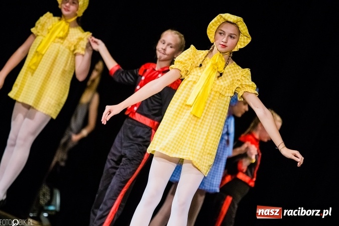 Zdjęcie w galerii na portalu naszraciborz.pl: Wielka taneczna uczta z zespołem SKAZA wiadomości z regionu