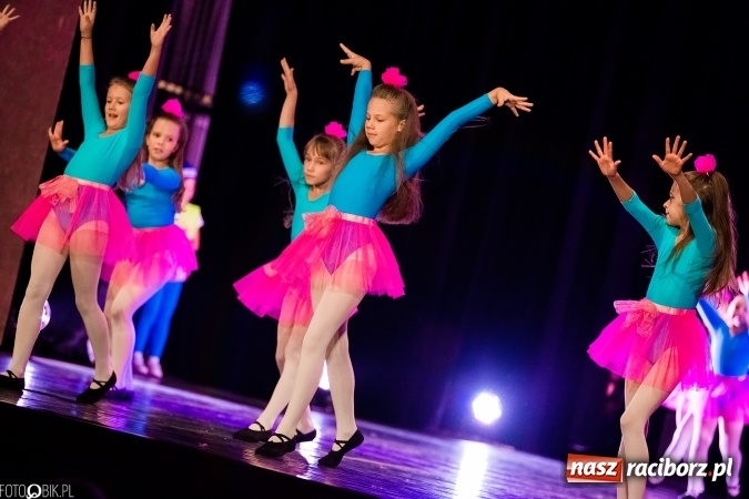 Zdjęcie w galerii na portalu naszraciborz.pl: Wielka taneczna uczta z zespołem SKAZA wiadomości z regionu