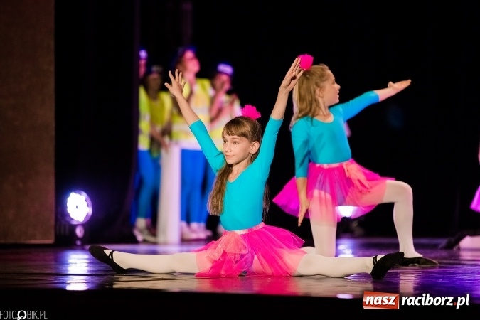 Zdjęcie w galerii na portalu naszraciborz.pl: Wielka taneczna uczta z zespołem SKAZA wiadomości z regionu