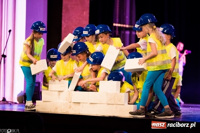 Zdjęcie w galerii na portalu naszraciborz.pl: Wielka taneczna uczta z zespołem SKAZA wiadomości z regionu