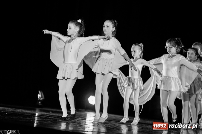 Zdjęcie w galerii na portalu naszraciborz.pl: Wielka taneczna uczta z zespołem SKAZA wiadomości z regionu