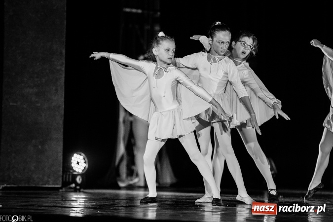 Zdjęcie w galerii na portalu naszraciborz.pl: Wielka taneczna uczta z zespołem SKAZA wiadomości z regionu