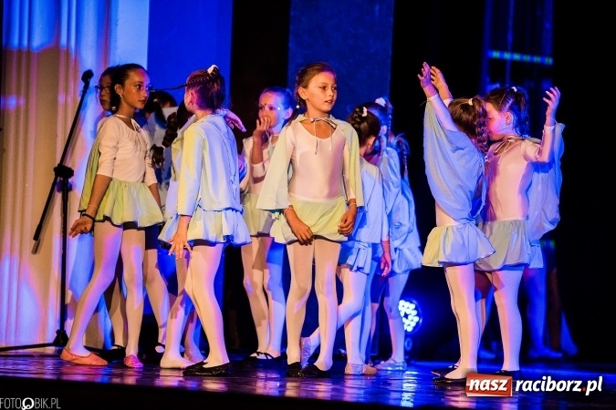 Zdjęcie w galerii na portalu naszraciborz.pl: Wielka taneczna uczta z zespołem SKAZA wiadomości z regionu