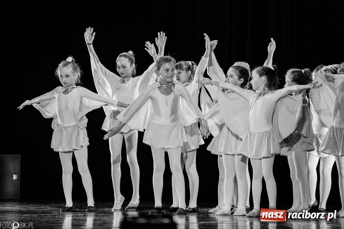 Zdjęcie w galerii na portalu naszraciborz.pl: Wielka taneczna uczta z zespołem SKAZA wiadomości z regionu