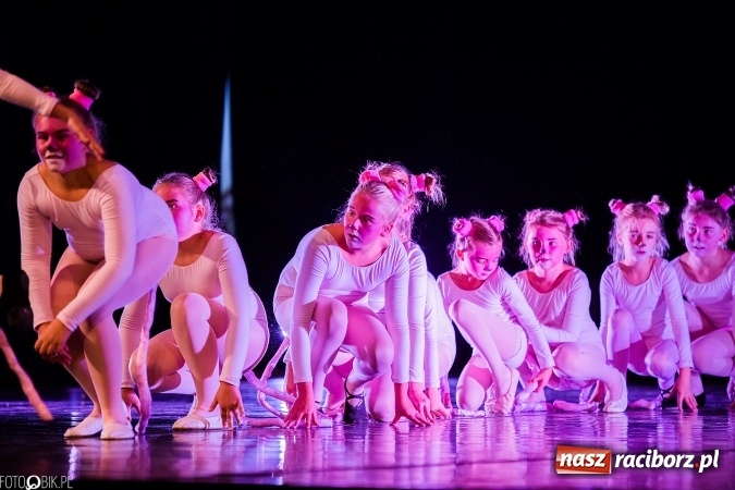 Zdjęcie w galerii na portalu naszraciborz.pl: Wielka taneczna uczta z zespołem SKAZA wiadomości z regionu