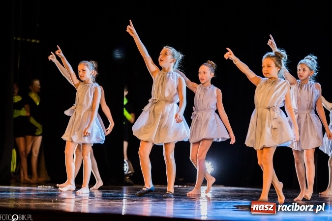 Zdjęcie w galerii na portalu naszraciborz.pl: Wielka taneczna uczta z zespołem SKAZA wiadomości z regionu