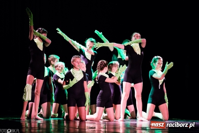 Zdjęcie w galerii na portalu naszraciborz.pl: Wielka taneczna uczta z zespołem SKAZA wiadomości z regionu