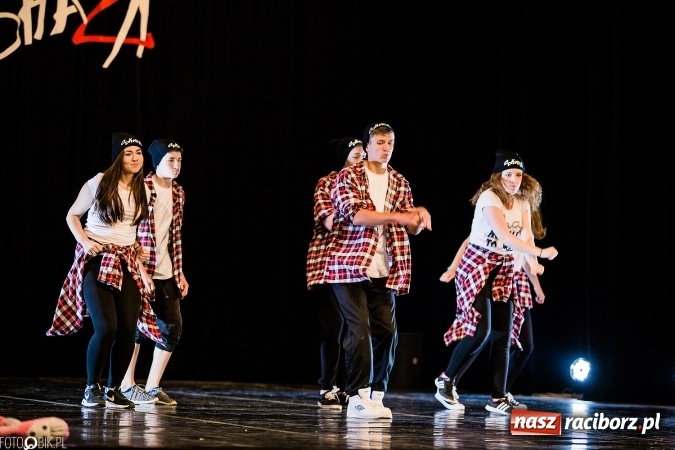 Zdjęcie w galerii na portalu naszraciborz.pl: Wielka taneczna uczta z zespołem SKAZA wiadomości z regionu