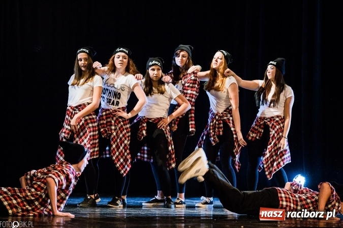 Zdjęcie w galerii na portalu naszraciborz.pl: Wielka taneczna uczta z zespołem SKAZA wiadomości z regionu