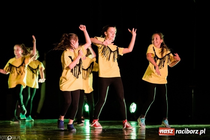 Zdjęcie w galerii na portalu naszraciborz.pl: Wielka taneczna uczta z zespołem SKAZA wiadomości z regionu