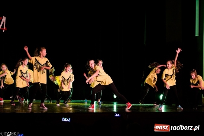 Zdjęcie w galerii na portalu naszraciborz.pl: Wielka taneczna uczta z zespołem SKAZA wiadomości z regionu