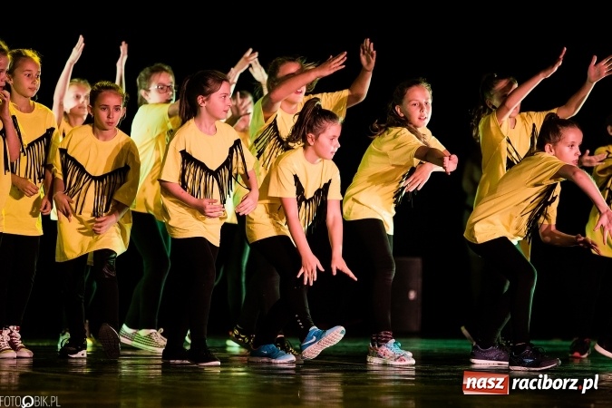 Zdjęcie w galerii na portalu naszraciborz.pl: Wielka taneczna uczta z zespołem SKAZA wiadomości z regionu