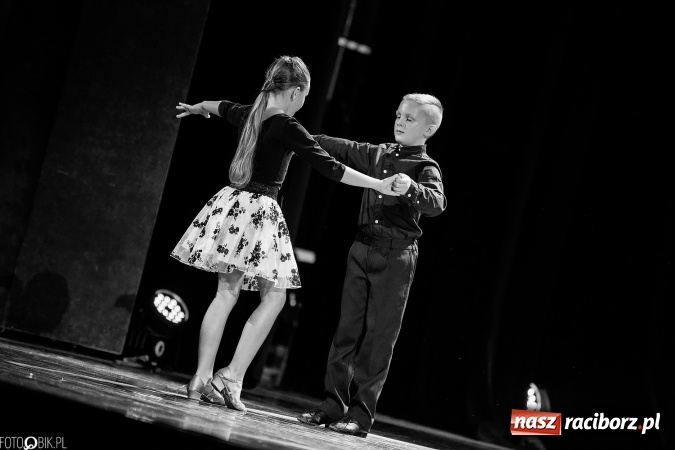 Zdjęcie w galerii na portalu naszraciborz.pl: Wielka taneczna uczta z zespołem SKAZA wiadomości z regionu