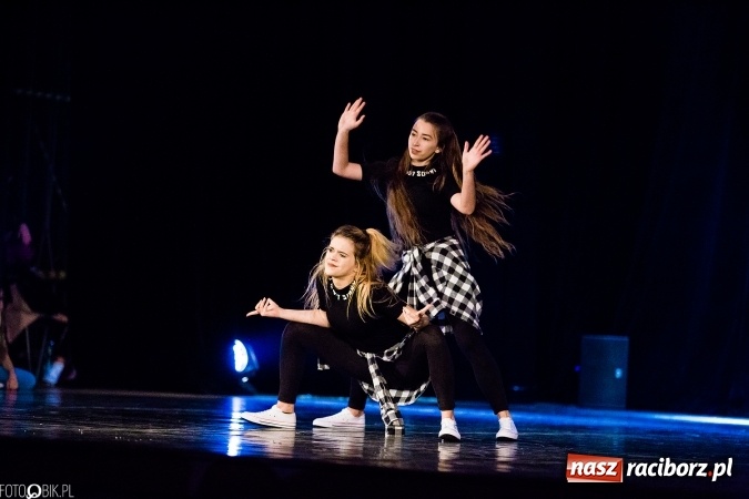 Zdjęcie w galerii na portalu naszraciborz.pl: Wielka taneczna uczta z zespołem SKAZA wiadomości z regionu