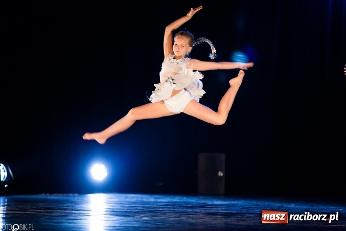 Zdjęcie w galerii na portalu naszraciborz.pl: Wielka taneczna uczta z zespołem SKAZA wiadomości z regionu