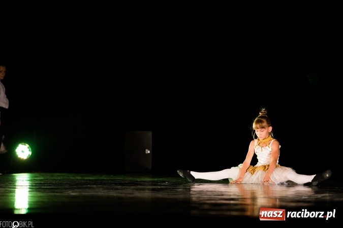 Zdjęcie w galerii na portalu naszraciborz.pl: Wielka taneczna uczta z zespołem SKAZA wiadomości z regionu