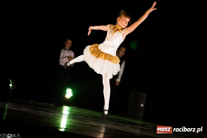 Zdjęcie w galerii na portalu naszraciborz.pl: Wielka taneczna uczta z zespołem SKAZA wiadomości z regionu