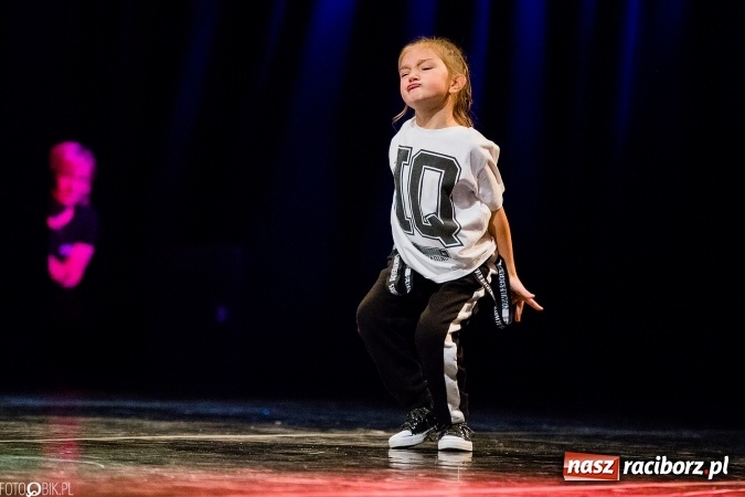 Zdjęcie w galerii na portalu naszraciborz.pl: Wielka taneczna uczta z zespołem SKAZA wiadomości z regionu