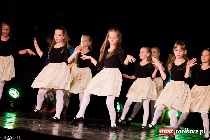 Zdjęcie w galerii na portalu naszraciborz.pl: Wielka taneczna uczta z zespołem SKAZA wiadomości z regionu