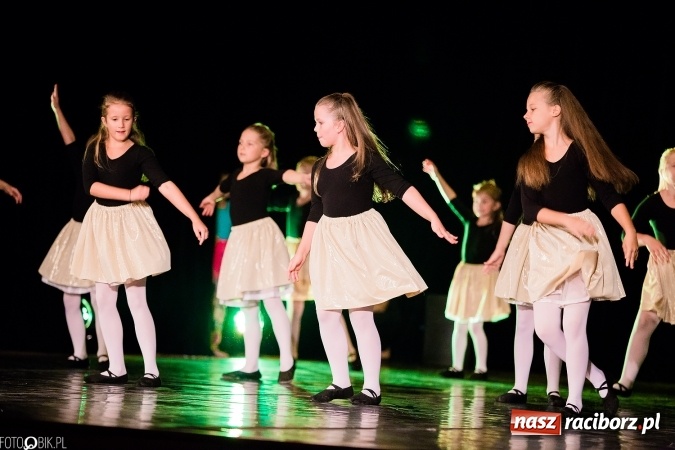 Zdjęcie w galerii na portalu naszraciborz.pl: Wielka taneczna uczta z zespołem SKAZA wiadomości z regionu