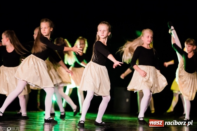 Zdjęcie w galerii na portalu naszraciborz.pl: Wielka taneczna uczta z zespołem SKAZA wiadomości z regionu