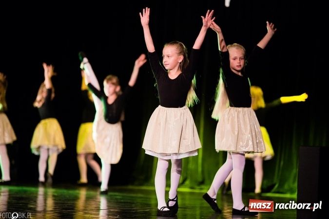 Zdjęcie w galerii na portalu naszraciborz.pl: Wielka taneczna uczta z zespołem SKAZA wiadomości z regionu