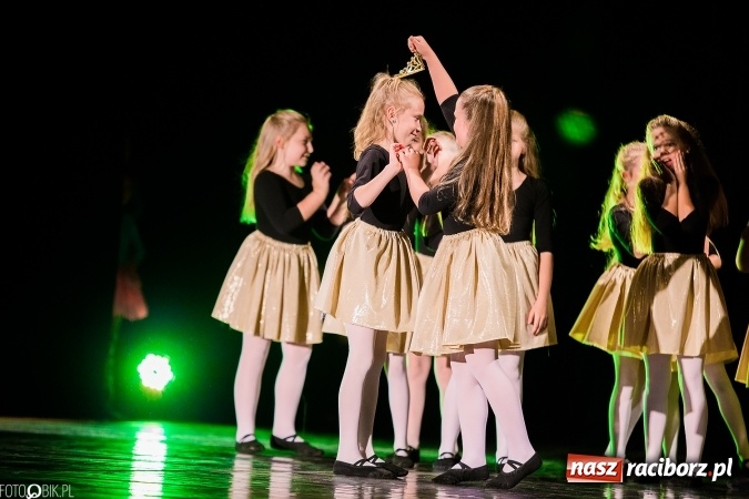 Zdjęcie w galerii na portalu naszraciborz.pl: Wielka taneczna uczta z zespołem SKAZA wiadomości z regionu