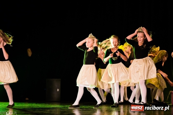 Zdjęcie w galerii na portalu naszraciborz.pl: Wielka taneczna uczta z zespołem SKAZA wiadomości z regionu