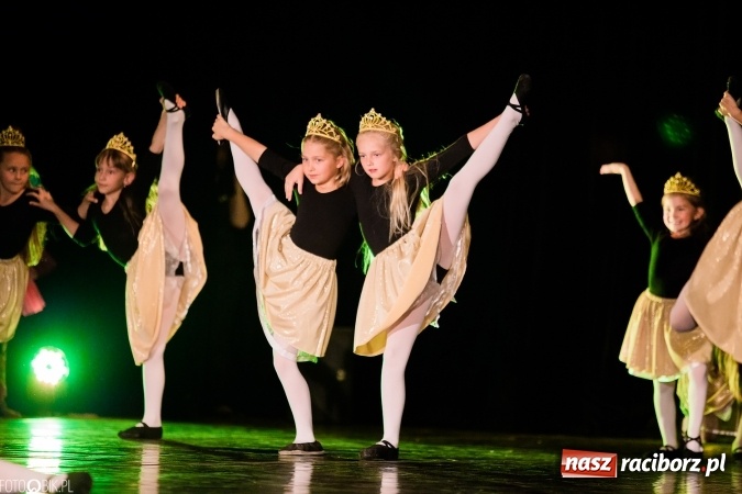 Zdjęcie w galerii na portalu naszraciborz.pl: Wielka taneczna uczta z zespołem SKAZA wiadomości z regionu