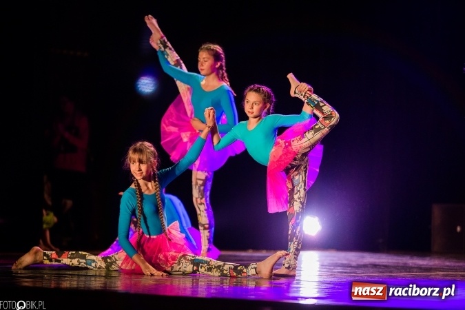 Zdjęcie w galerii na portalu naszraciborz.pl: Wielka taneczna uczta z zespołem SKAZA wiadomości z regionu
