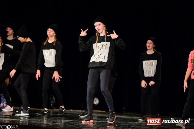 Zdjęcie w galerii na portalu naszraciborz.pl: Wielka taneczna uczta z zespołem SKAZA wiadomości z regionu