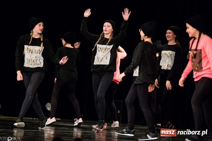 Zdjęcie w galerii na portalu naszraciborz.pl: Wielka taneczna uczta z zespołem SKAZA wiadomości z regionu